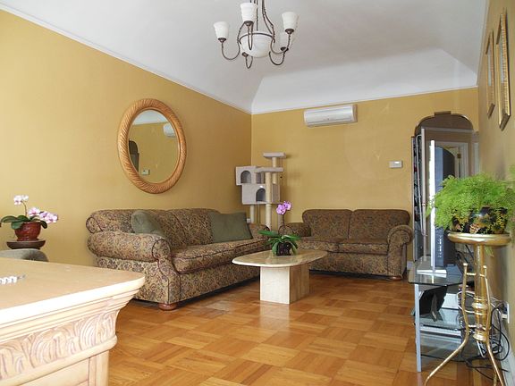 10' cathedral ceiling