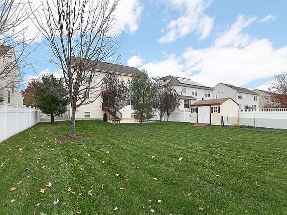 2nd image of 513 Saxon Dr