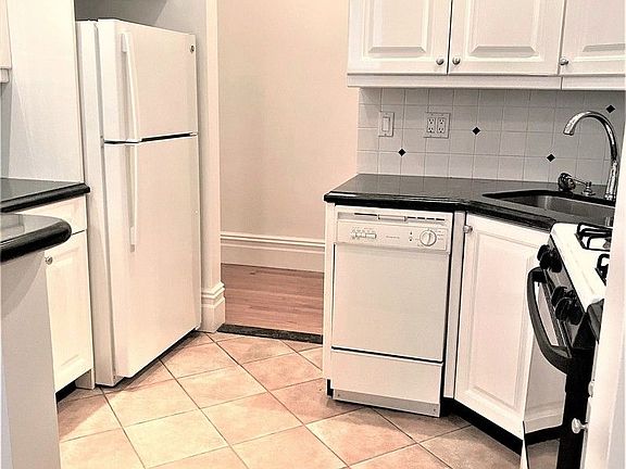 3rd image of 76 W 86th St APT 3B