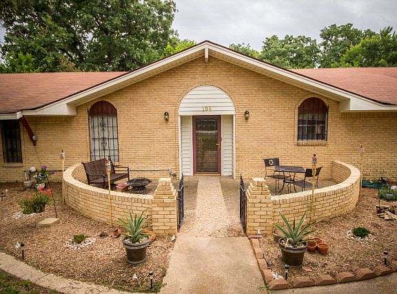3rd image of 104 Brentwood Cir