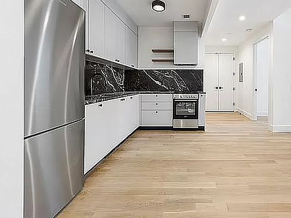 2nd image of 260 Gold St APT 617