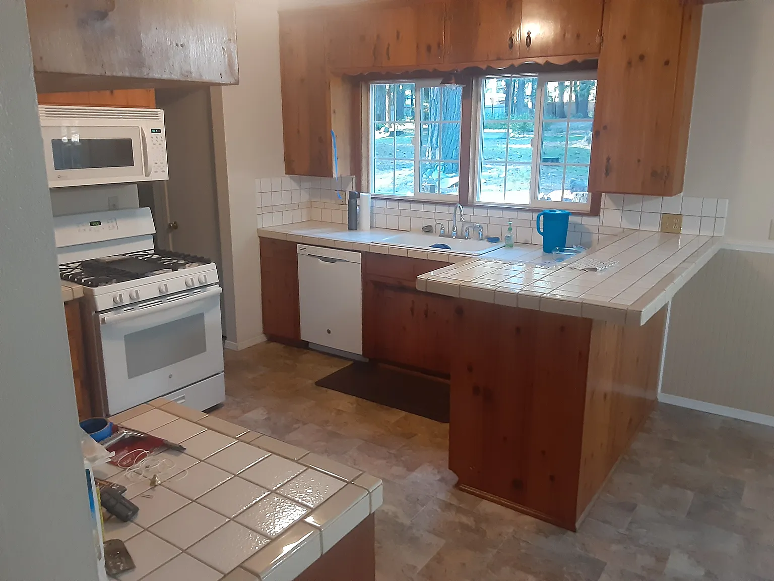 3 bed, 1600 sqft, $2,300 — Photo 3