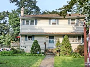 2 Hillside Ave, Mahwah, NJ 07430