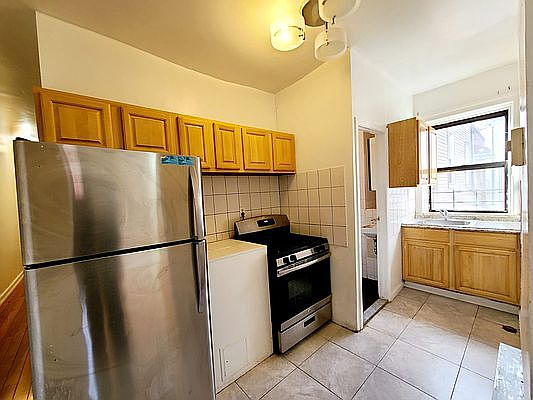 3rd image of 673 Dawson St #17B