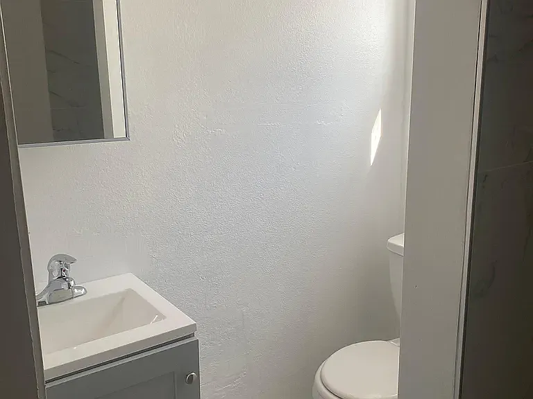 1061 Oaklawn Ave — Photo 10