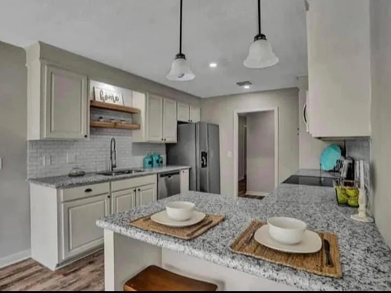 1108 Martin Dr — Photo 1