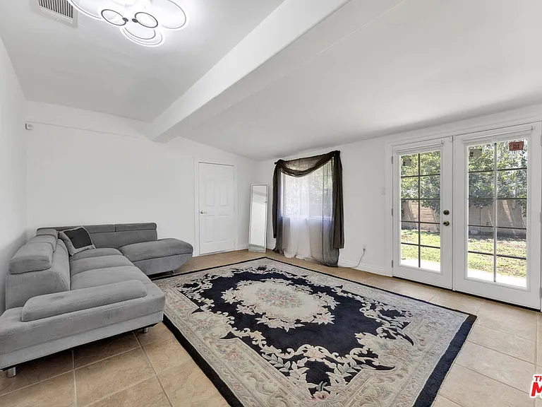 10109 Gloria Ave — Photo 4