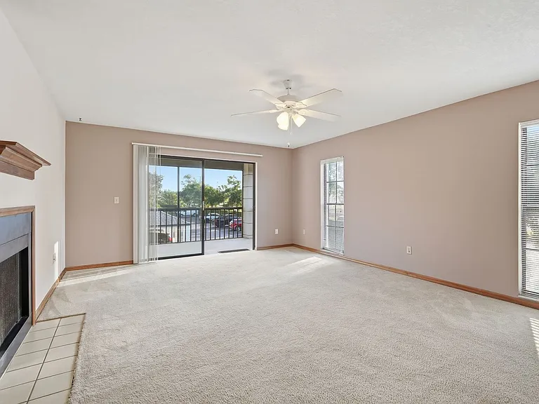 4515 Southampton Ct — Photo 6