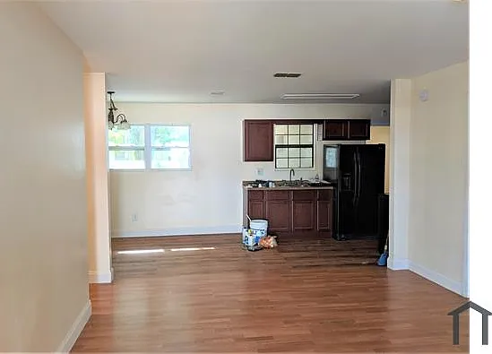 1714 W Saint Joseph St — Photo 1