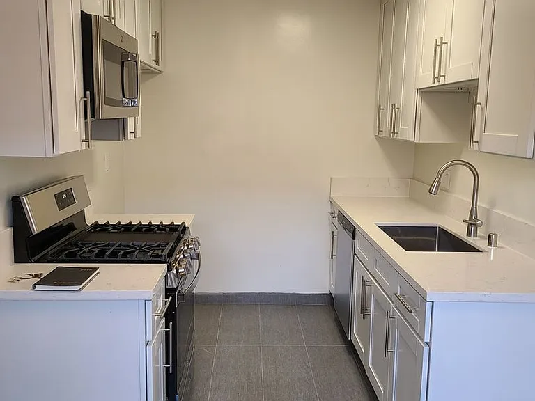528 N. Hobart Blvd — Photo 4