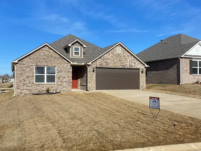 2515 Grand Ln — Photo 3