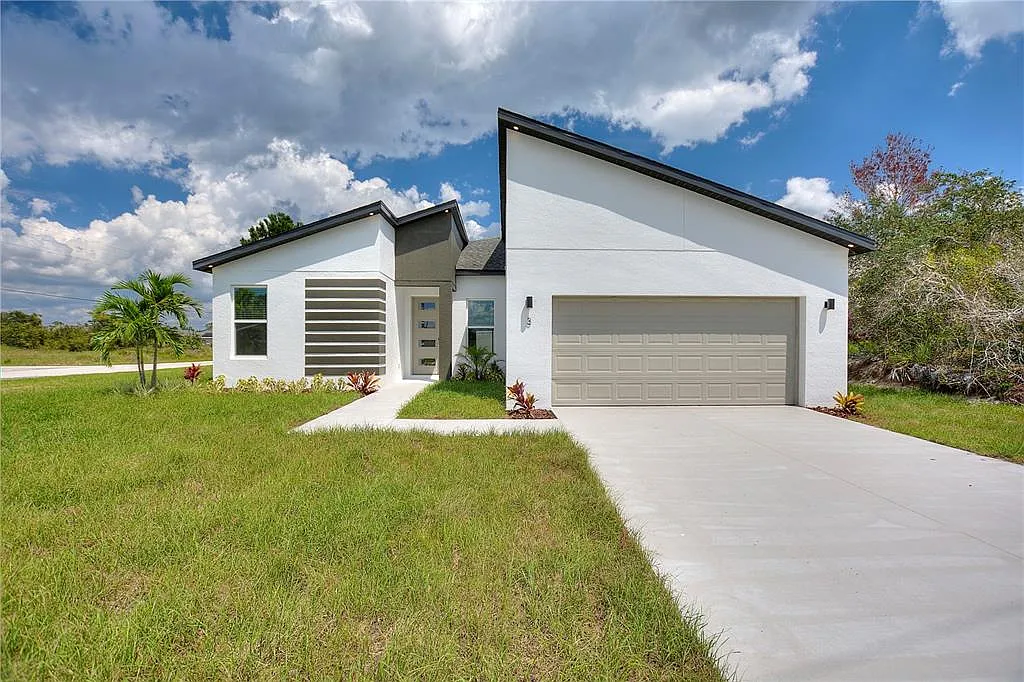 4 bed, 2.0 bath, 1670 sqft, $1,800 — Photo 1