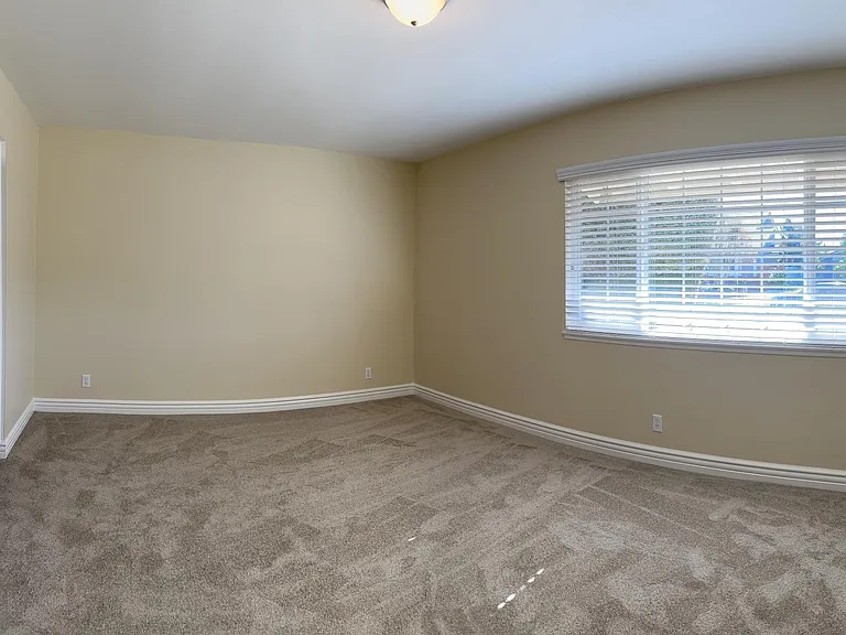 2933 Shamrock Ave — Photo 17