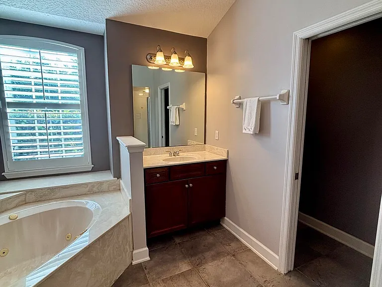 11827 Crusselle Dr — Photo 21