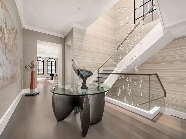 34 East 62nd Street image 9 of 30