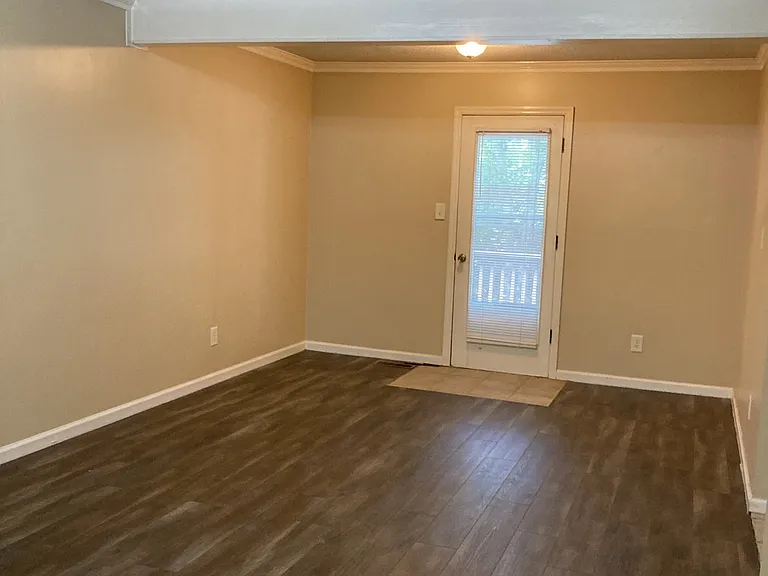 2202 Country Club Ln #B — Photo 3