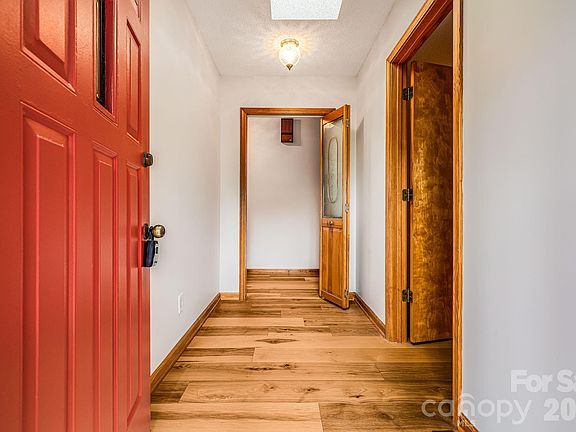 3rd image of 920 Morgan Dr