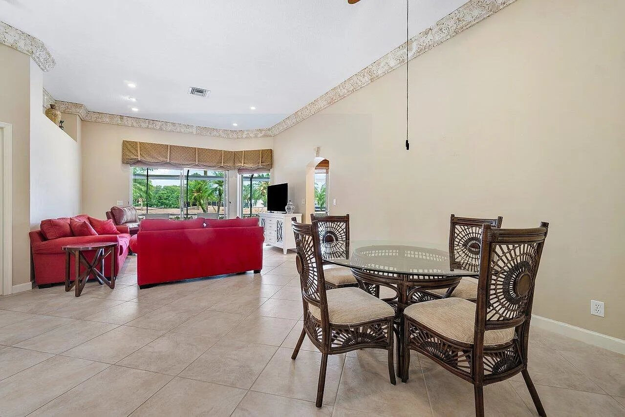 3 bed, 2.0 bath, 1632 sqft, $11,000 — Photo 3