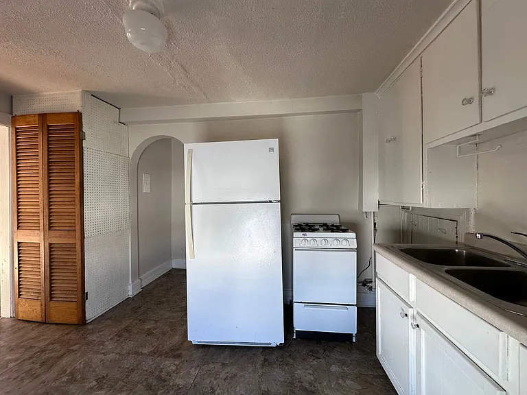 712 S Oakland Ave — Photo 8
