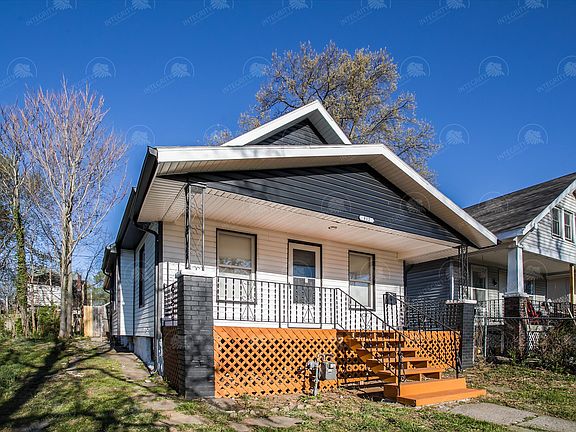 2nd image of 812 Monroe Ave