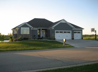 172 Eagle Ridge Dr, Waverly, IA 50677