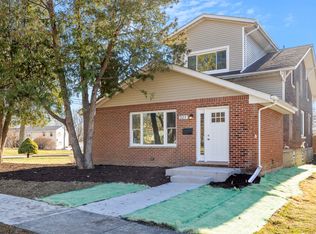 321 E 14th St, Lockport, IL 60441