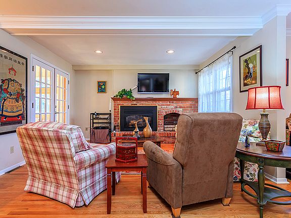 4th image of 3662 E Briarwood Ave