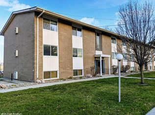 4203 62nd St APT 5, Urbandale, IA 50322