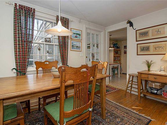 4th image of 22 Huyler Ct