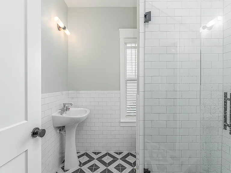 114 W Anderson St #B — Photo 20