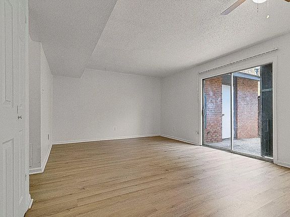 3rd image of 2605 W 58th St #10