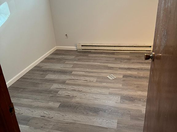 3rd image of 117 Jewell St APT 2B