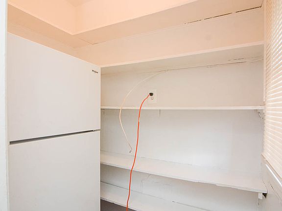 5th image of 6438 N Sacramento Ave #E1