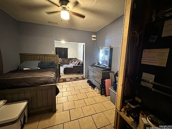 3rd image of 1009 MONTEZUMA ST