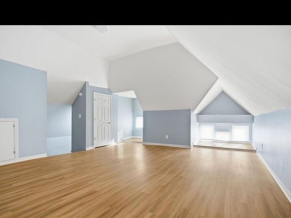3rd image of 419 Elm Ave SW