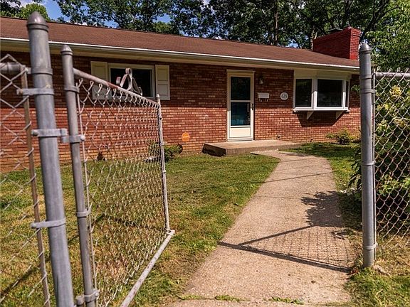 3rd image of 626 Jane St