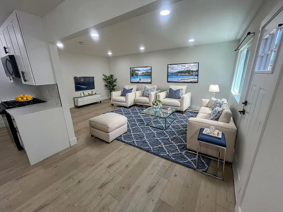 17372-17412 Dairyview Cir