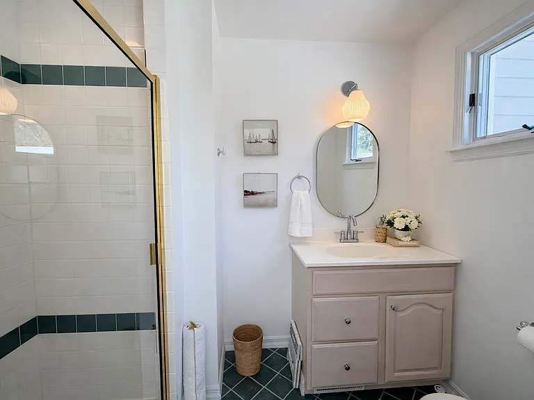 280 Kings Point Rd — Photo 15
