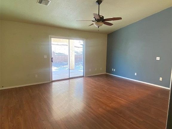 5th image of 1542 Mariposa Way