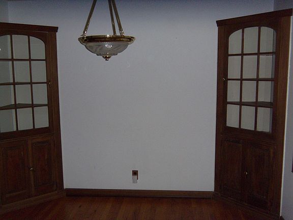 4th image of 7428 Park Ave
