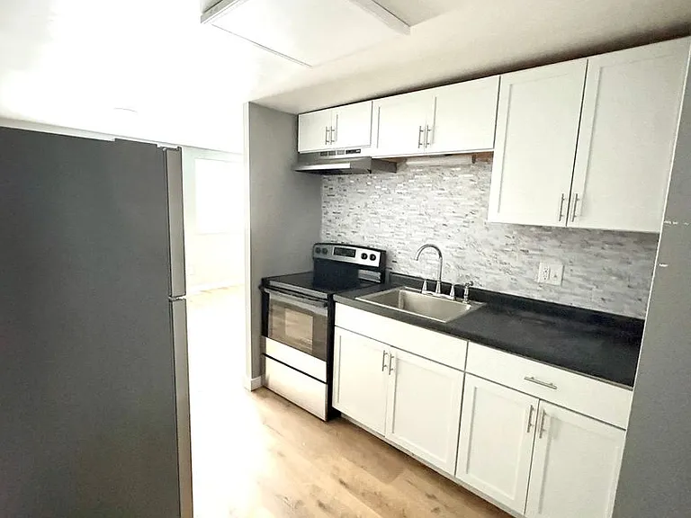 194 Lindsey Ave #196 — Photo 1