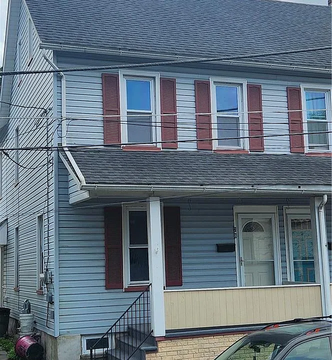 28 E Walnut St