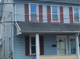 28 E Walnut St, Nazareth, PA 18064