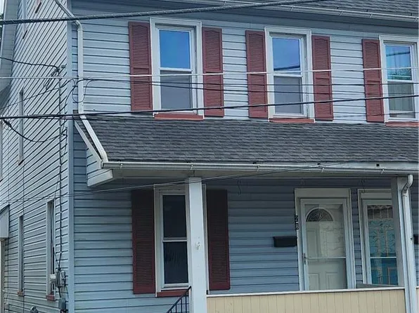28 E Walnut St, Nazareth, PA 18064