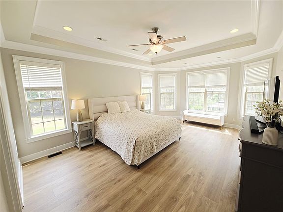 3rd image of 119 Green Ridge Dr