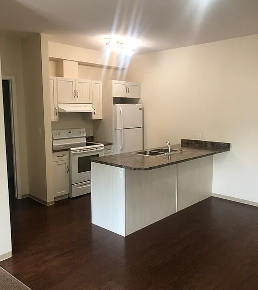 503 6th St SW #105 — Photo 3