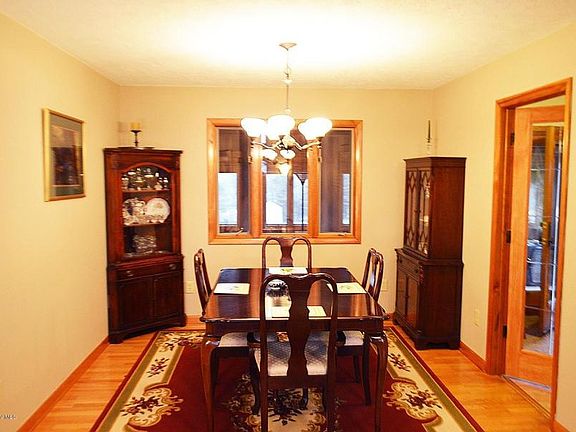 3rd image of 2060 Pleasant Hill Dr