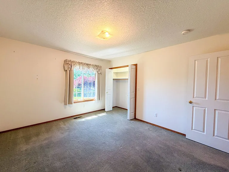364 SE Davis Ct — Photo 22