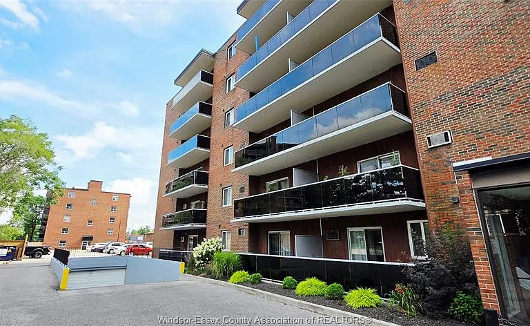 3905 Riverside Dr E #401 — Photo 1