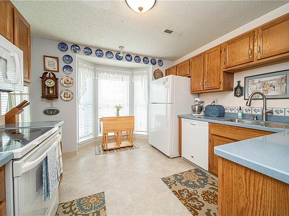 3rd image of 180 Fox Hollow Dr APT 407
